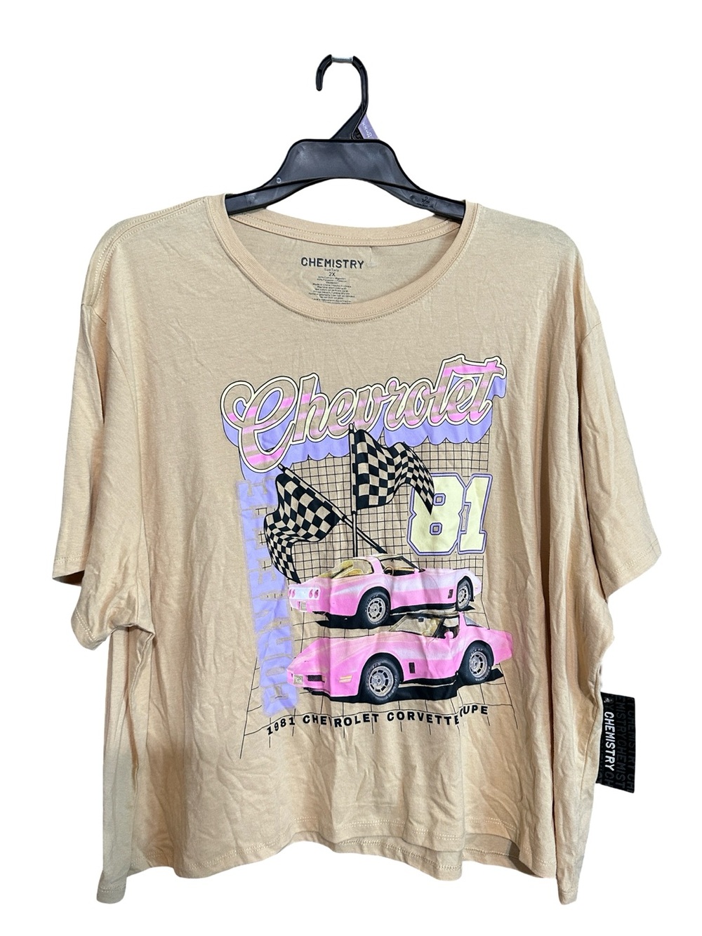 Chemistry Women’s Juniors Beige Chevrolet Corvette Graphic Crop Tee